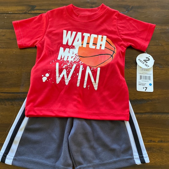 Toddlers, 2 Piece Set, T-Shirt and Shorts. - Picture 2 of 8